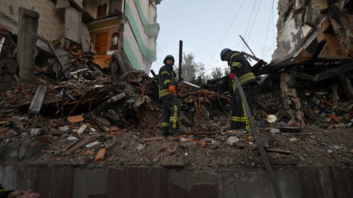 Po ostřelování Záporoží zemřelo 13 lidí, zraněných jsou desítky, hlásí Kyjev